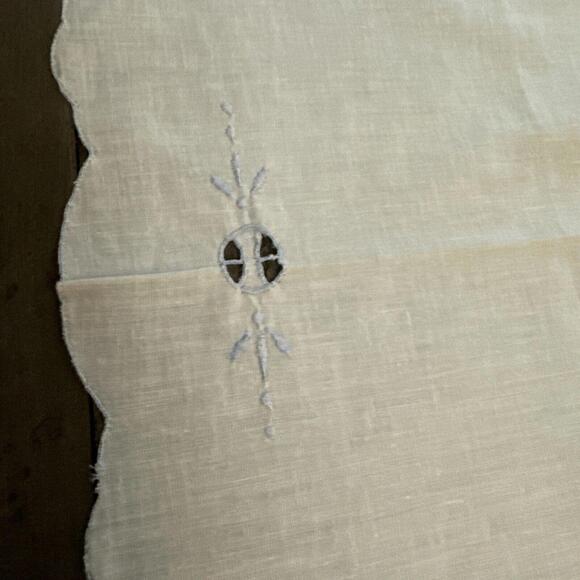 Vintage White/Blue Floral Embroidered Square Cotton Table Cloth 29"x32" - Picture 6 of 6